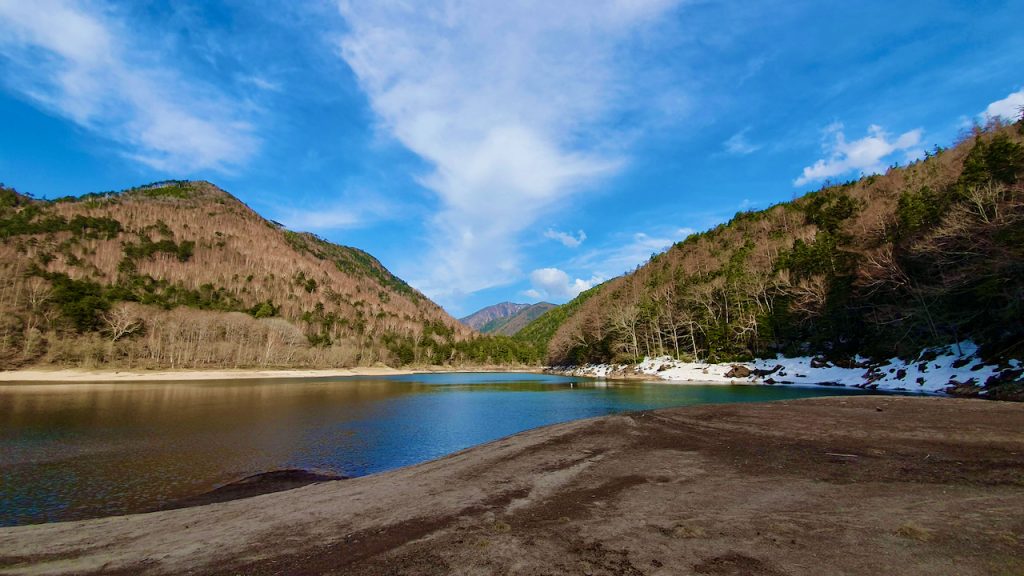 Hike to Karikomi lake in Japan is a scenic easy hiking in Japan. 