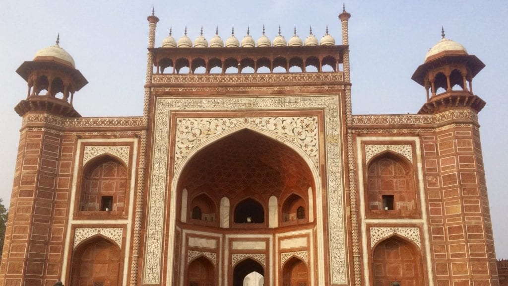 places to visit in agra in one day