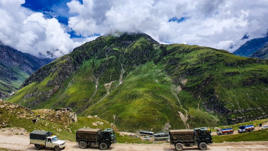 Vehicles are queuing up in Manali-Kaza highway. 