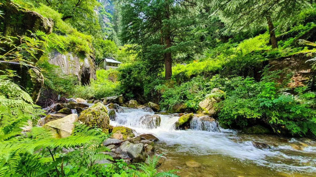 Jogini Waterfalls is a one of the most beautiful places to visit Manali in a day. 