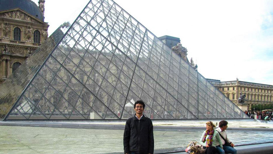 Fuad in Louvre