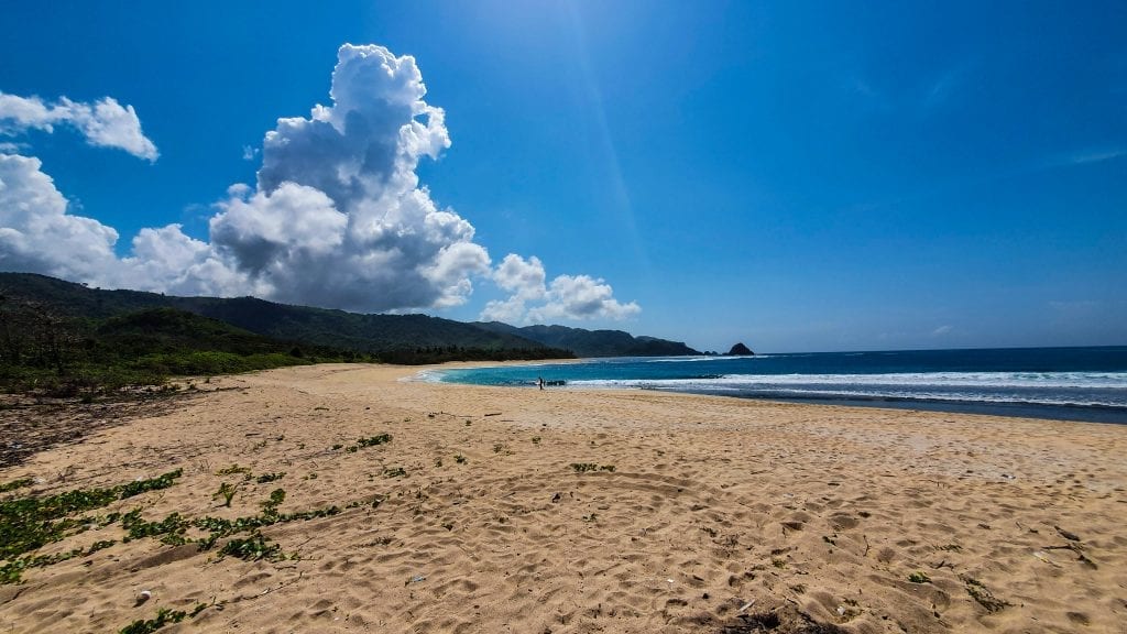 Mekaki Beach Left View