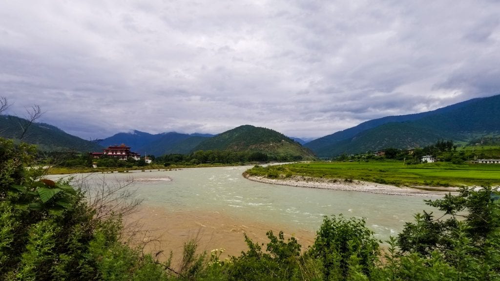 Mo Chhu river is one of the mot beautiful places to visit in Punakha. 