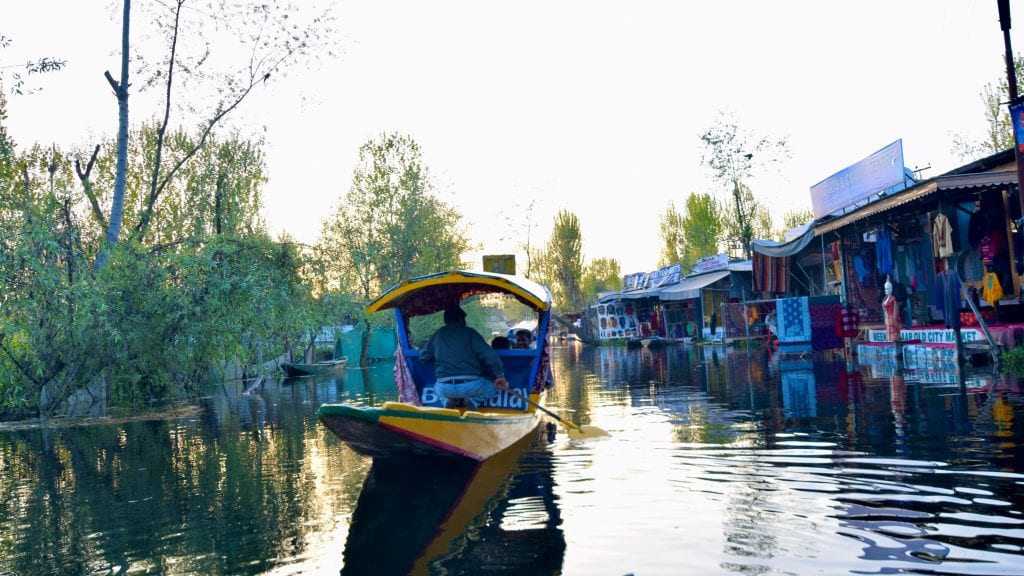 Market in Dal Lake