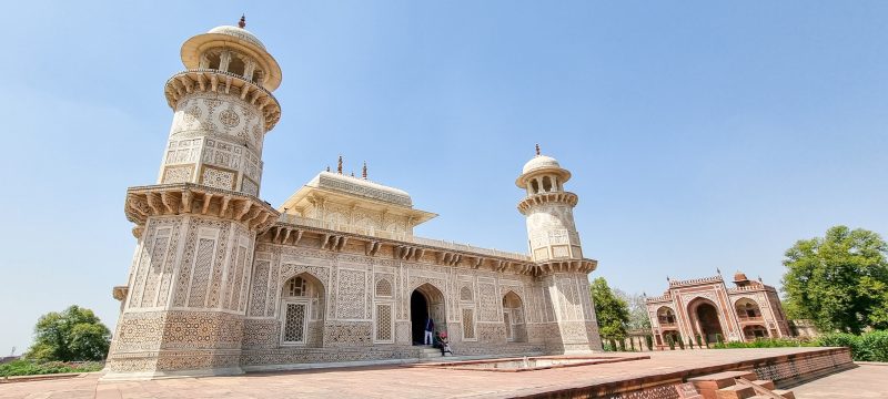 Places to Visit in Agra in One Day - A Walk in the World - Taj Mahal