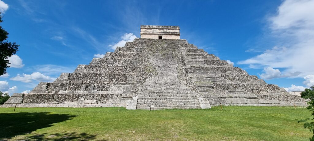 Tampak Belakang Chichen Itza