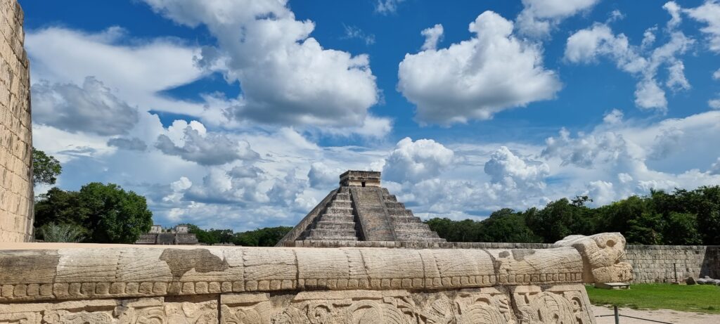 Chichen Itza Perspektif Berbeda