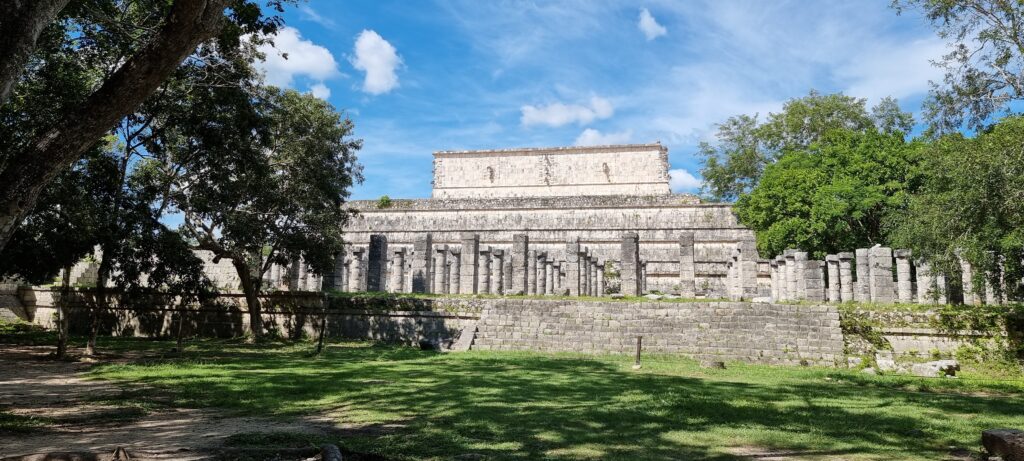 Kuil Prajurit di Chichen Itza