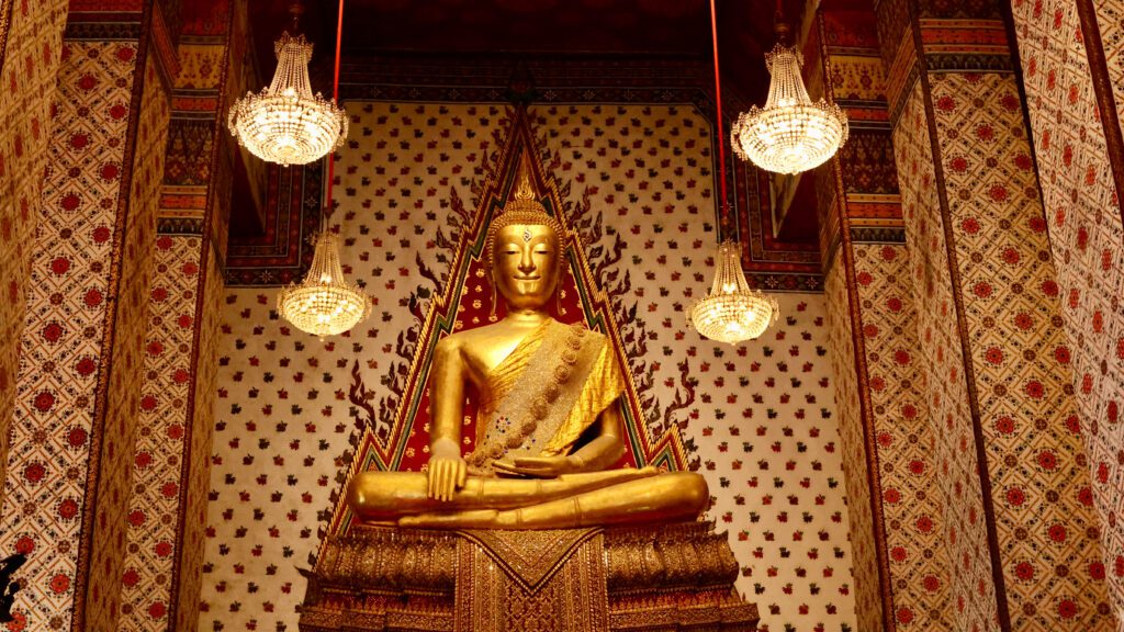 Big Buddha Statue in Wat Arun