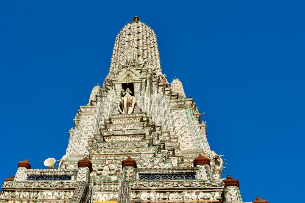 Patung gajah di Wat Arun